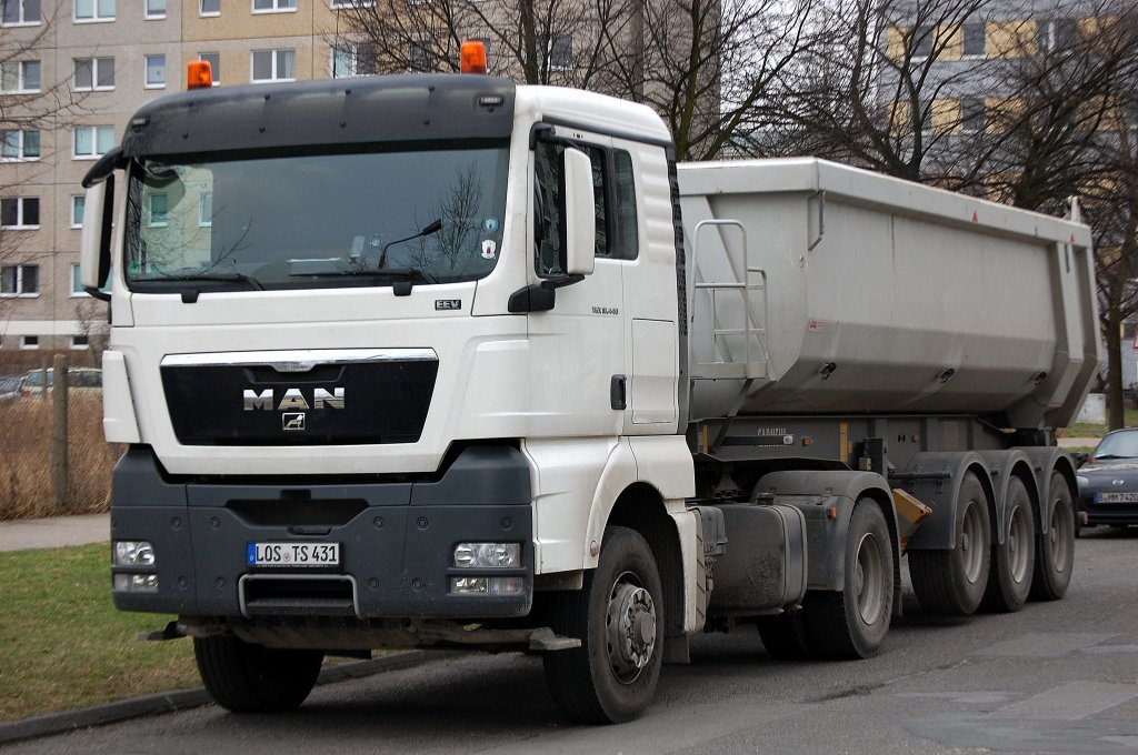 MAN TGX 18.440 Sattelkipper, 18.03.12 Berlin-Pankow.