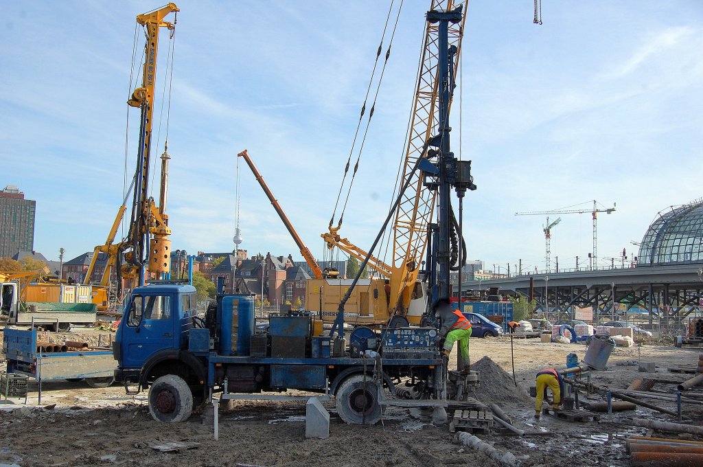 MB 1928 mit Bohrturmaufsatz t�tig auf dr Gro�baustelle am Berliner Hbf., 17.10.12