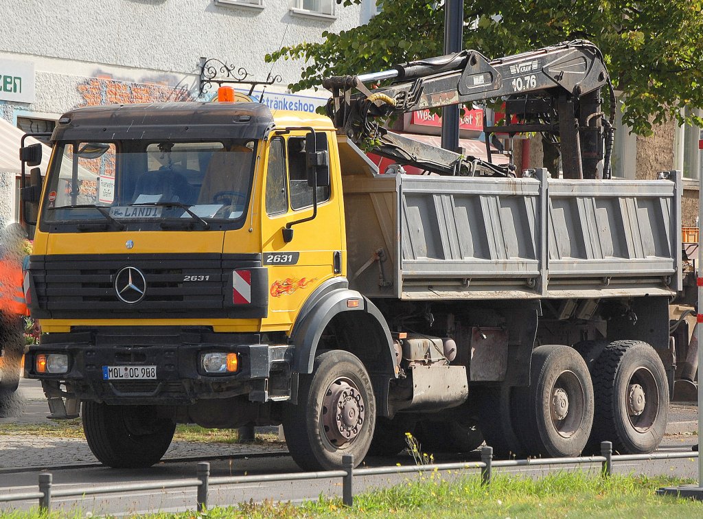 MB 2631 Kipper mit Hydrauklikgreifarmaufsatz, 30.09.09 Berlin-Pankow.