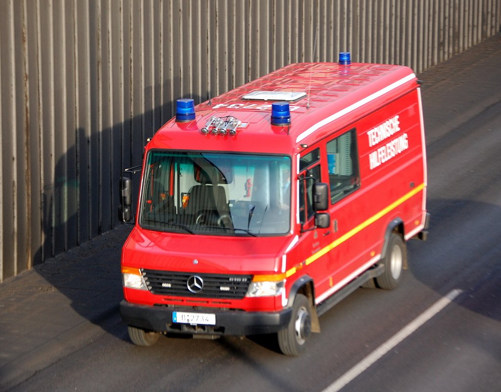 MB 618 D Transporter als Kleineinsatzfahrzeug (Klef)  TECHNISCHE HILFELEISTUNGEN  der Berliner Feuerwehr im Einsatz, 06.02.09 Berliner Stadtautobahn H�he Knobelsdorffstr.