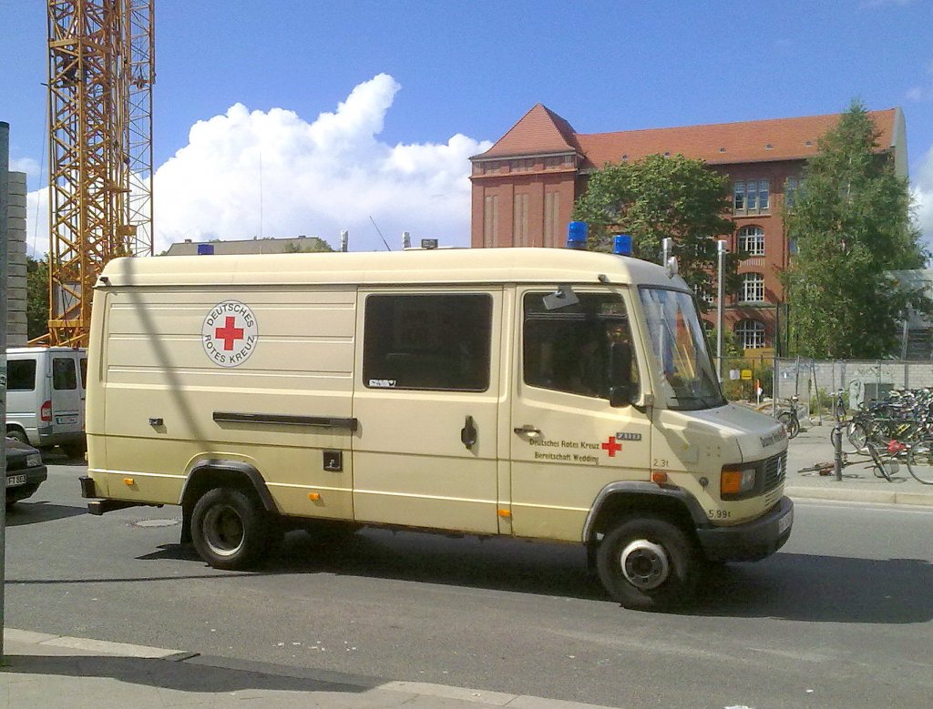 MB 711D Transporter des DRK in Berlin Bereitschaft Wedding, August 2011 Berlin-Pankow.