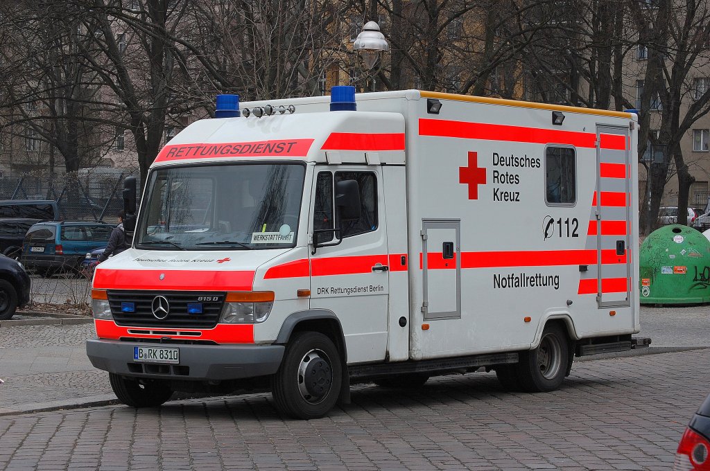 MB 815 D RTW des DRK Berlin auf Werkstattfahrt, 10.04.13 Berlin-Wedding