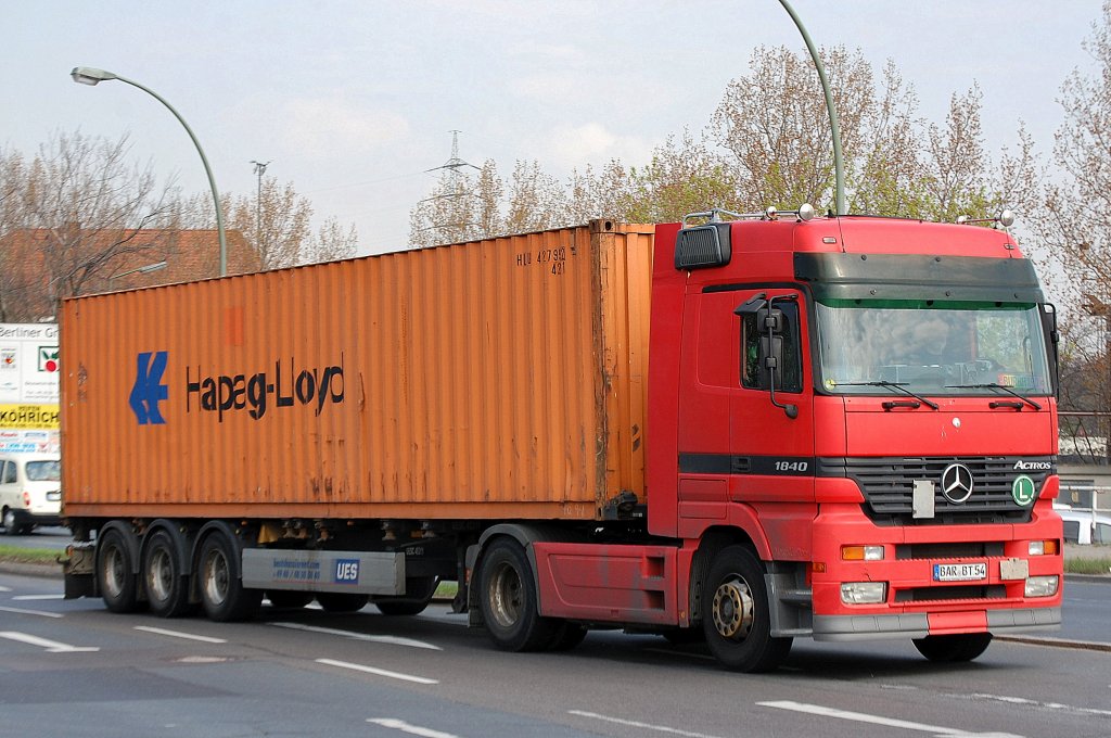 Mb ACTROS 1840 mit Containertr�gerauflieger auf dem Weg zum Berliner Westhafen, 20.04.12