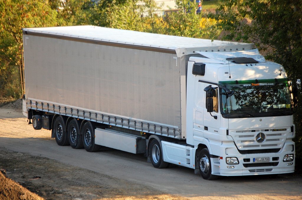 MB ACTROS 1846 Sattelzug am 11.09.12 Berlin-Pankow.