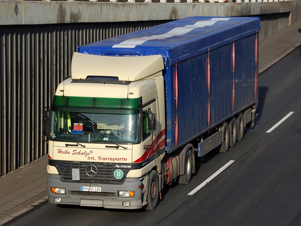 MB ACTROS 1846 Sattelzug der Sped. Heiko Schulze, 18.01.12 Berliner Stadtautobahn H�he Knobelsdorffstr.