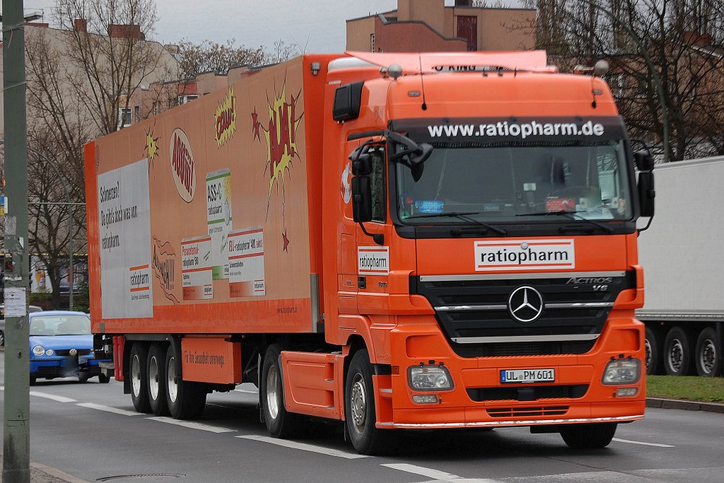 MB ACTROS 1846 V6 Zugmaschine mit Auflieger der Fa. ratiopharm, 12.04.12 Berlin Beusselbr�cke. 