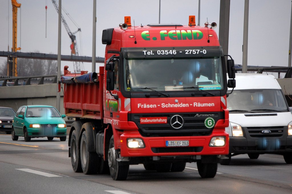 MB ACTROS 2035 Kipper der Fa. E.FEIND, 08.12.08 Berliner Stadtautobahn H�he Spandauer Damm. 