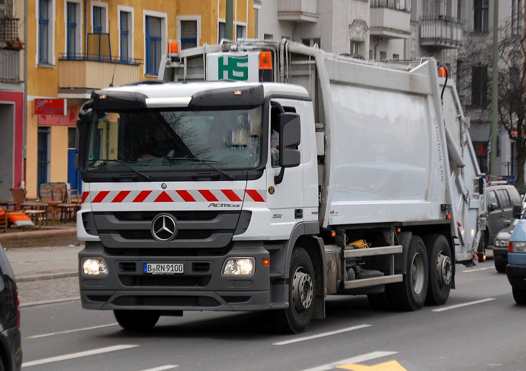 MB ACTROS 2532 M�llentsorgungsfahrzeug aus Berlin Firma?, 16.02.11 Berlin-Pankow.
