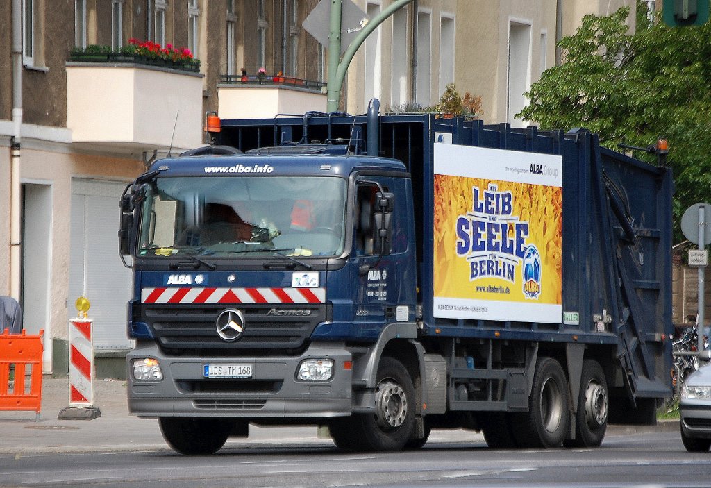 MB ACTROS 2532 M�llentsorgungsfahrzeug der Fa. ALBA, 21.05.12 Berlin-Pankow.