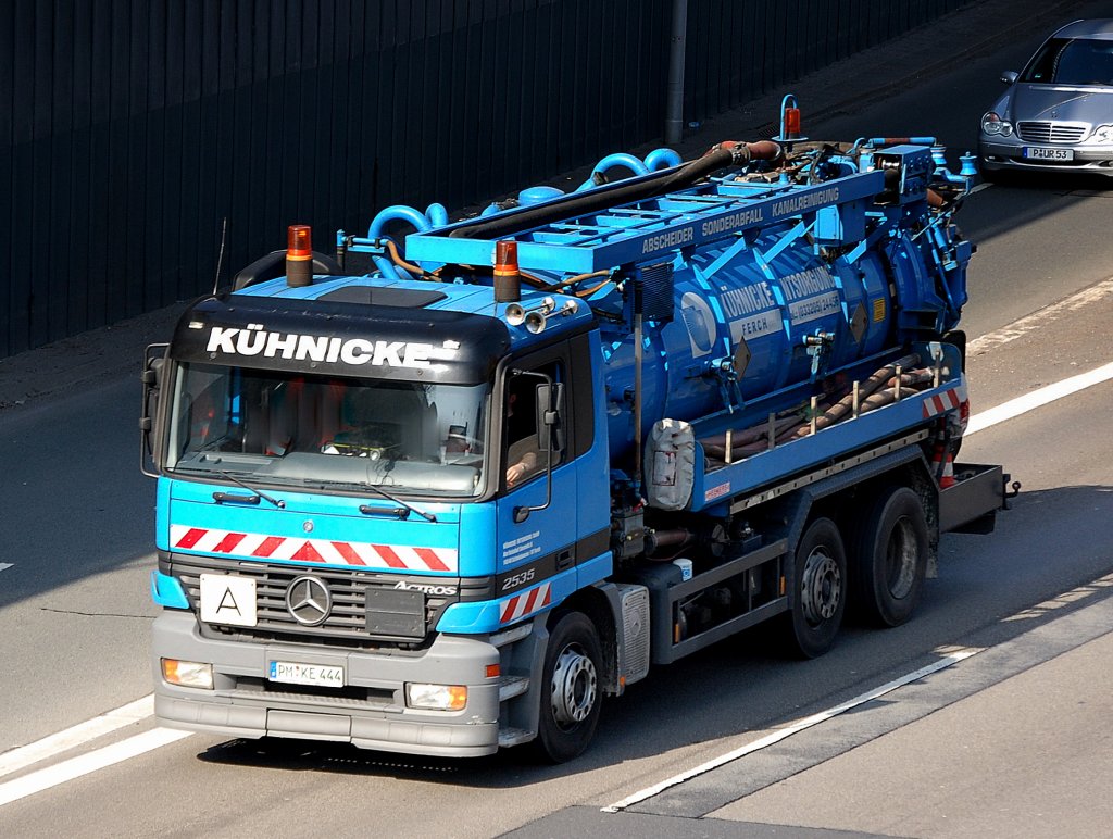 MB ACTROS 2535 Abwasserentsorgungsfahrzeug der Fa. K�HNICKE am 25.03.10 Berliner Stadtautobahn H�he Kaiserdamm. 