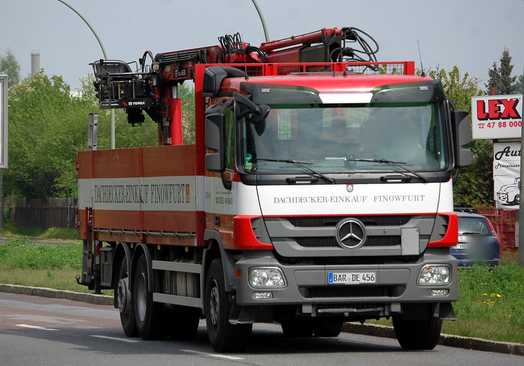 MB ACTROS 2541 Selbstlader f�r Baumateralien eines Dachdecker-Lieferanten, 07.05.13 Berlin-Pankow.