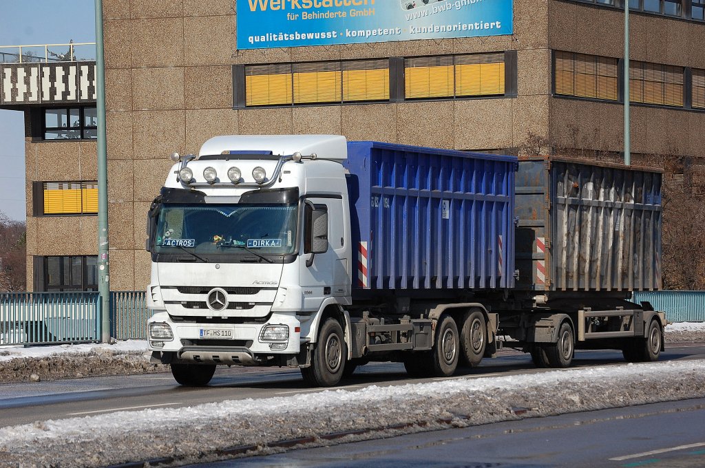 MB ACTROS 2544 Abrollkipper + H�nger, 13.03.13 Berlin-Putlitzbr�cke.