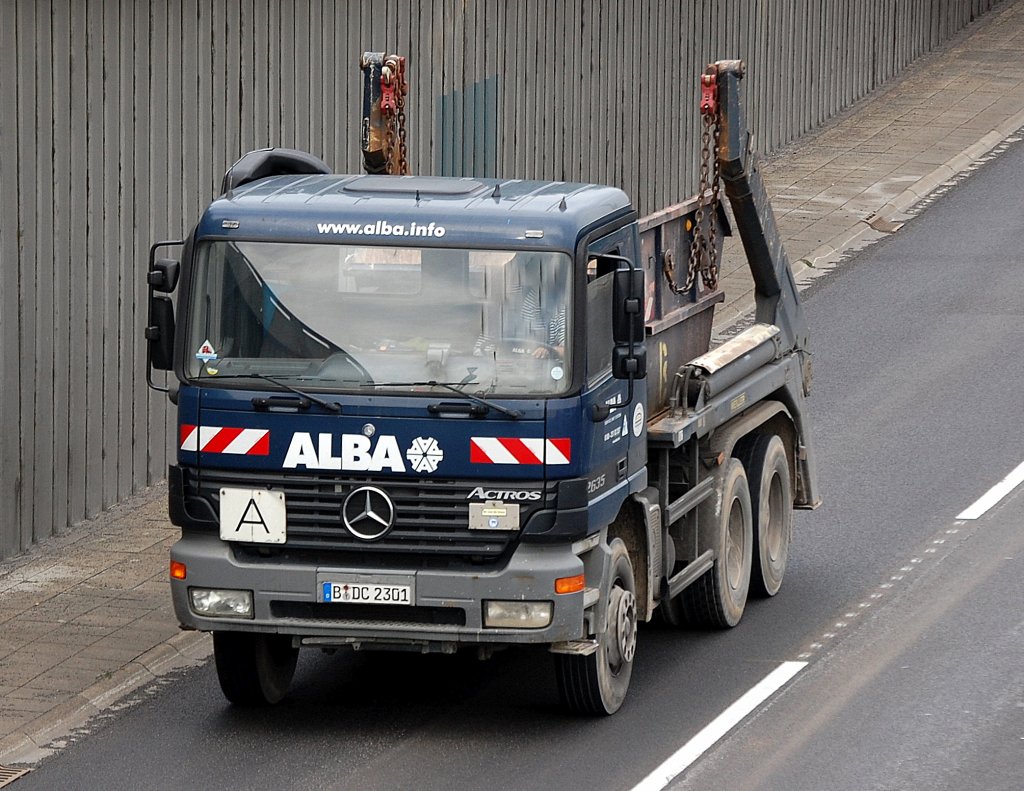 MB ACTROS 2635 Absetzkipper der Recyclingfirma ALBA, 08.09.10 Berliner Stadtautobahn H�he Knobelsdorffstr.