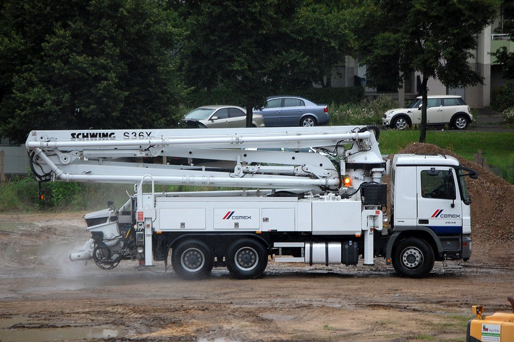 MB ACTROS 2636 mit SCHWING Betonpumpe Typ S 36 X der Fa. CEMEX am 13.07.12 Berlin-Pankow.