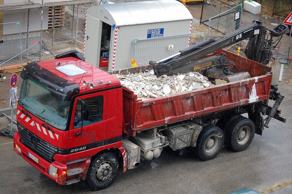 MB ACTROS 2640 Baukipper (Selbstlader), 29.07.13 Berlin-Pankow. 