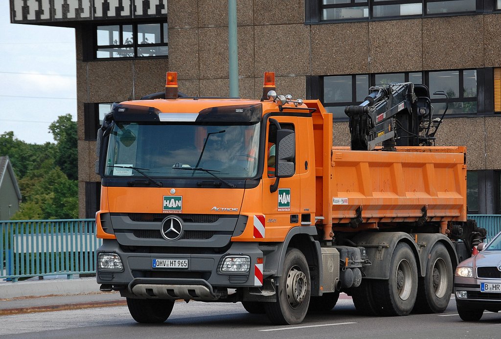 MB ACTROS 2641 Baukipper (Selbstlader) der Fa.HAN, 03.06.13 Berlin-Putlitzbr�cke.