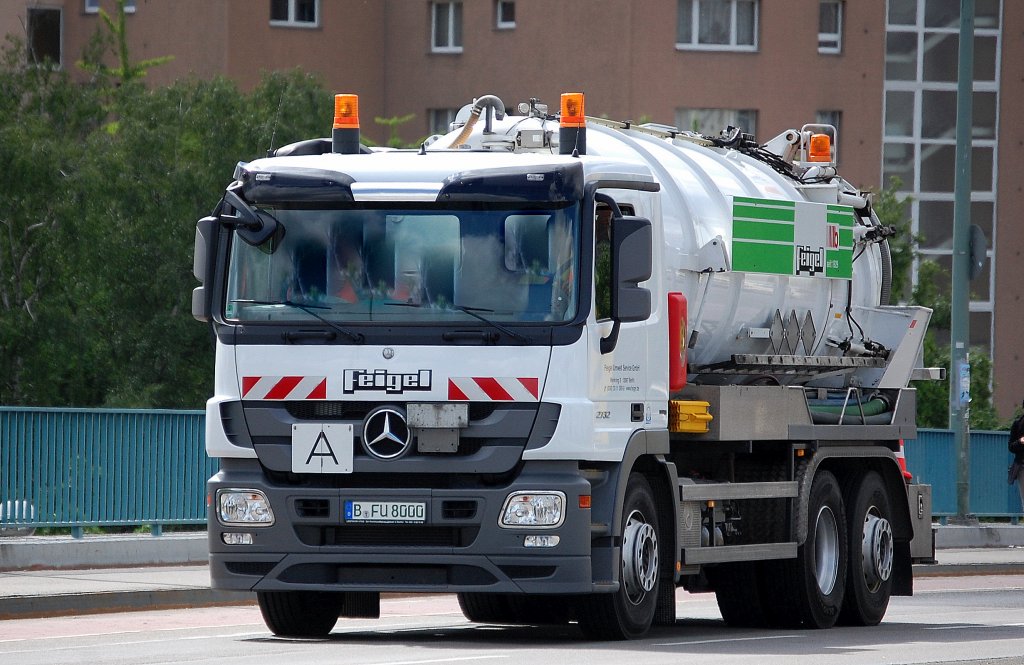 MB ACTROS 2732 Abwasserreinigungsfahrzeug der Fa. Feigel, 27.05.13 Berlin-Putlitzbr�cke.