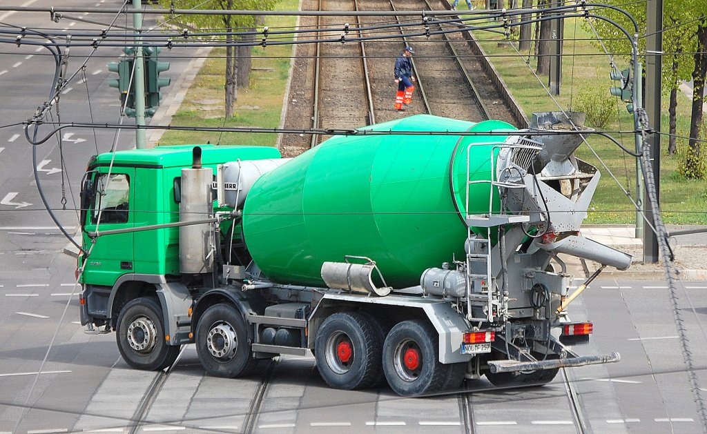 MB Actros 3236 Betonmischfahrzeug, 23.04.12 Berlin Greifswalder Str.