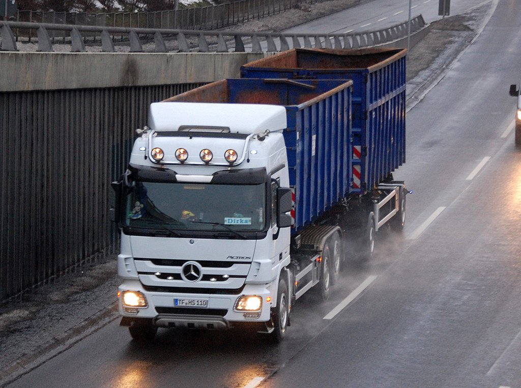 MB ACTROS Abrollkipper-H�ngerzug, 07.01.11 Berliner Stadtautobahn H�he Knobelsdorffstr.