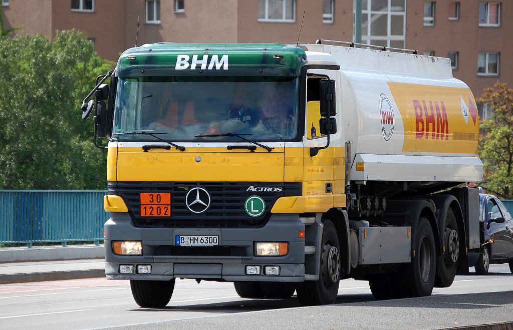 MB ACTROS Tanklaster der Fa. BHM f�r Dieselkraftstofftransporte, 27.05.13 Berlin-Putlitzbr�cke.