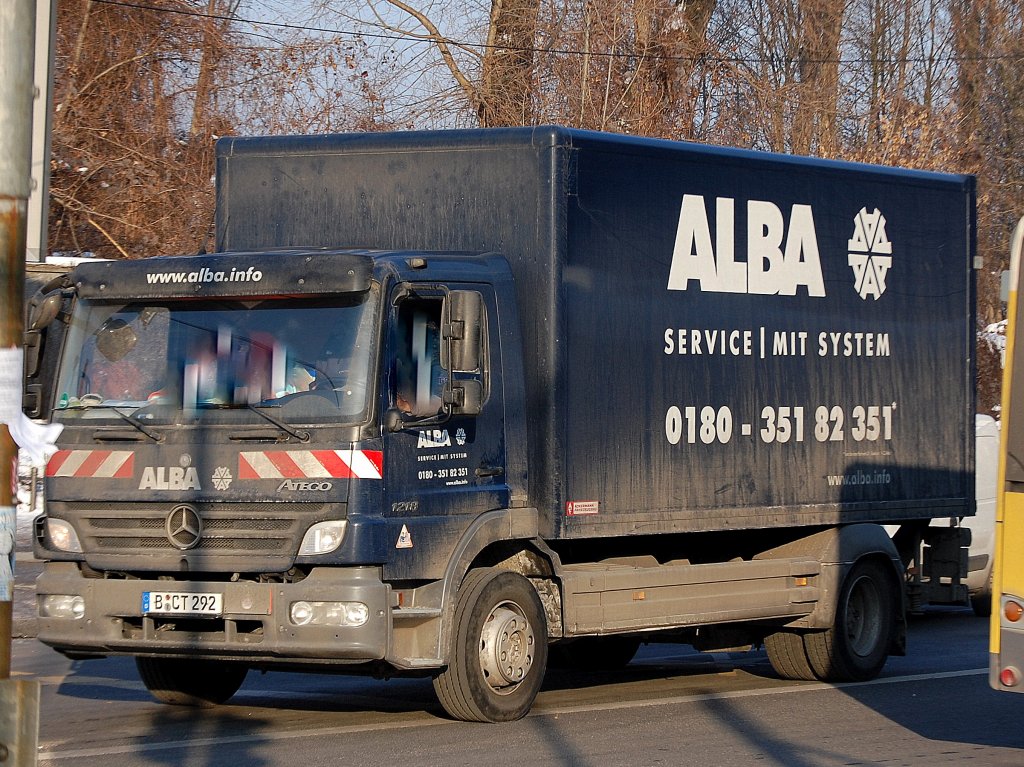 MB ATEGO 1218 Transporter mit Kastenaufbau der Fa. ALBA, 25.01.10 Berlin-Pankow.