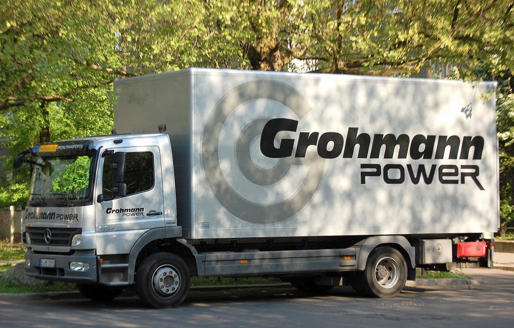 MB ATEGO 1222 mit Kastenaufbau der Fa. Grohmann, 06.05.11 Berlin-Pankow.