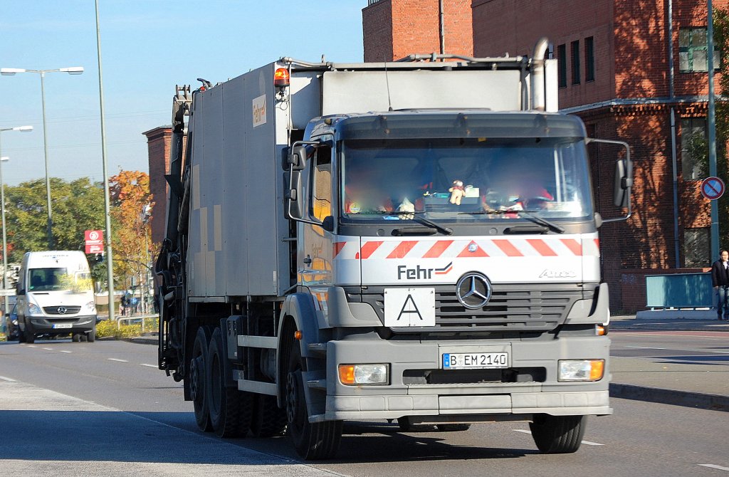 MB ATEGO 2528 M�llentsorgungsfahrzeug der Fa.Fehr am 18.10.12 Berlin-Putlitzbr�cke.