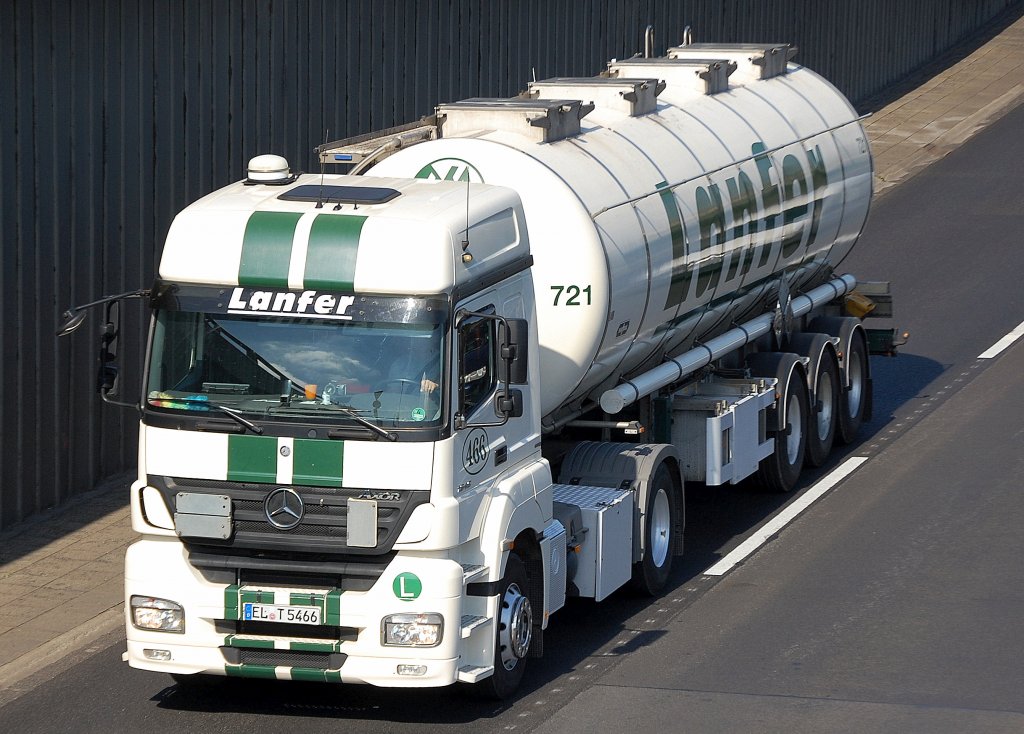 MB AXOR 1840 Mit Siloauflieger der Fa. Lanfer, 22.09.10 Berliner Stadtautobahn H�he Knobelsdorffstr. 