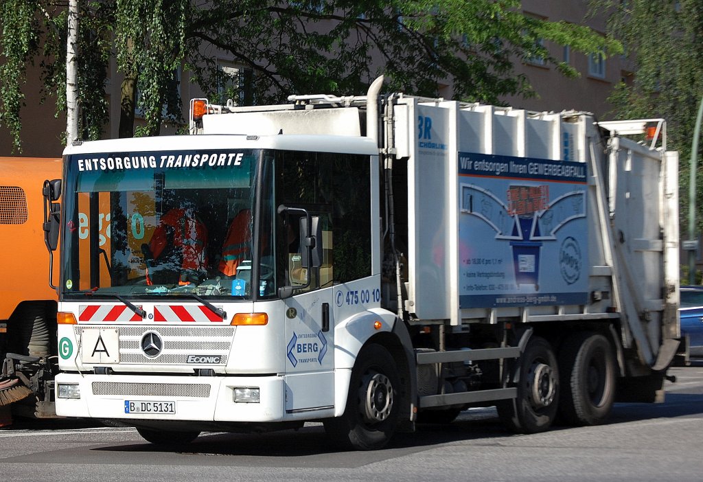 MB ECONIC 2628 mit SCH�RLING Aufbau, ein Entsorgungsfahrzeug der Fa. BERG, 02.07.12 Berlin-Pankow.
