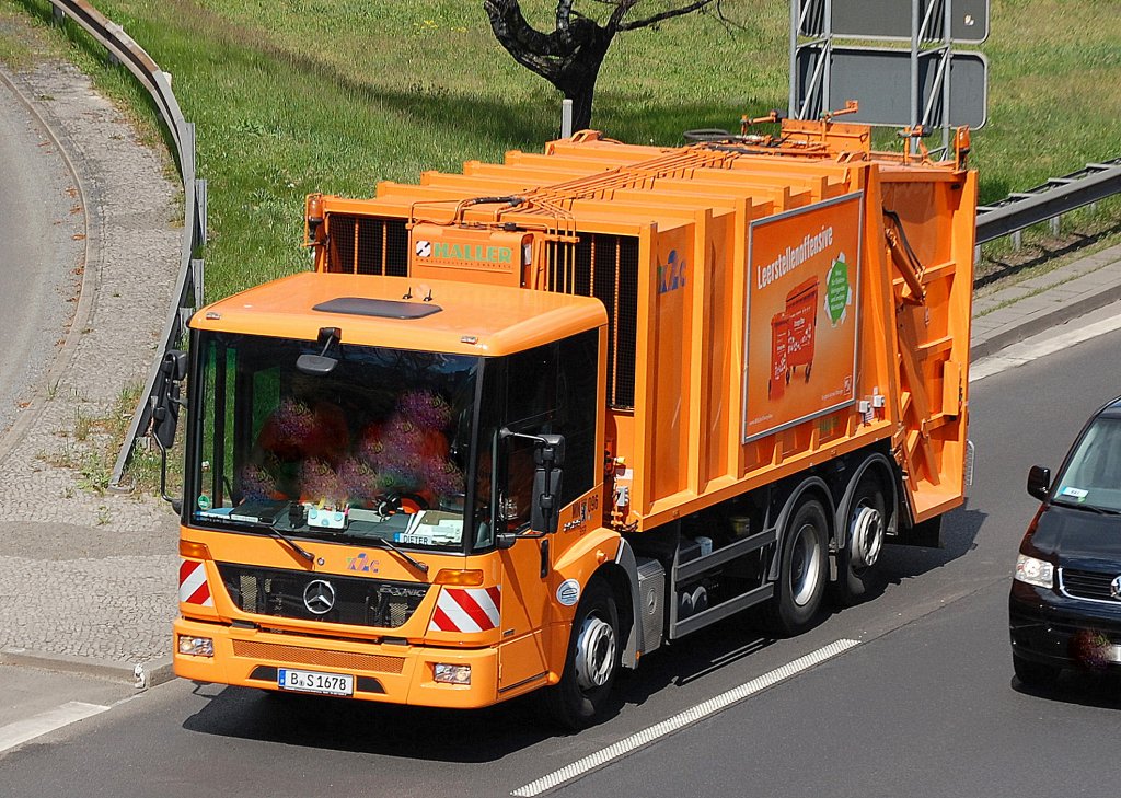 MB ECONIC 2629 M�llentsorgungsfahrzeug der Berliner Stadtreinigung (BSR MN 096) am 04.05.11 Berliner Stadtautobahn H�he ICC.