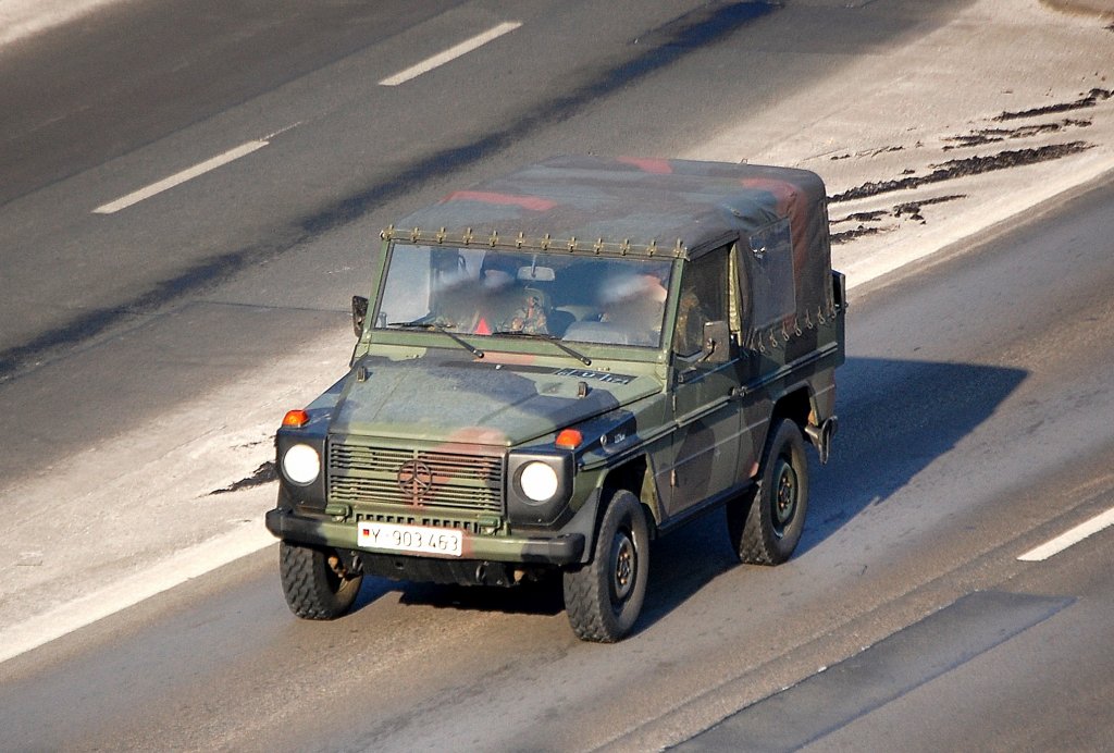 MB Gel�ndewagen  Wolf  der Bundeswehr, 25.01.10 Berliner Stadtautobahn H�he Kaiserdamm. 
