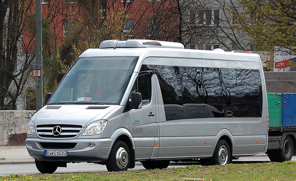 MB Kleinbuss der Fa. wisag, 18.04.12 Berlin-Beusselbr�cke.