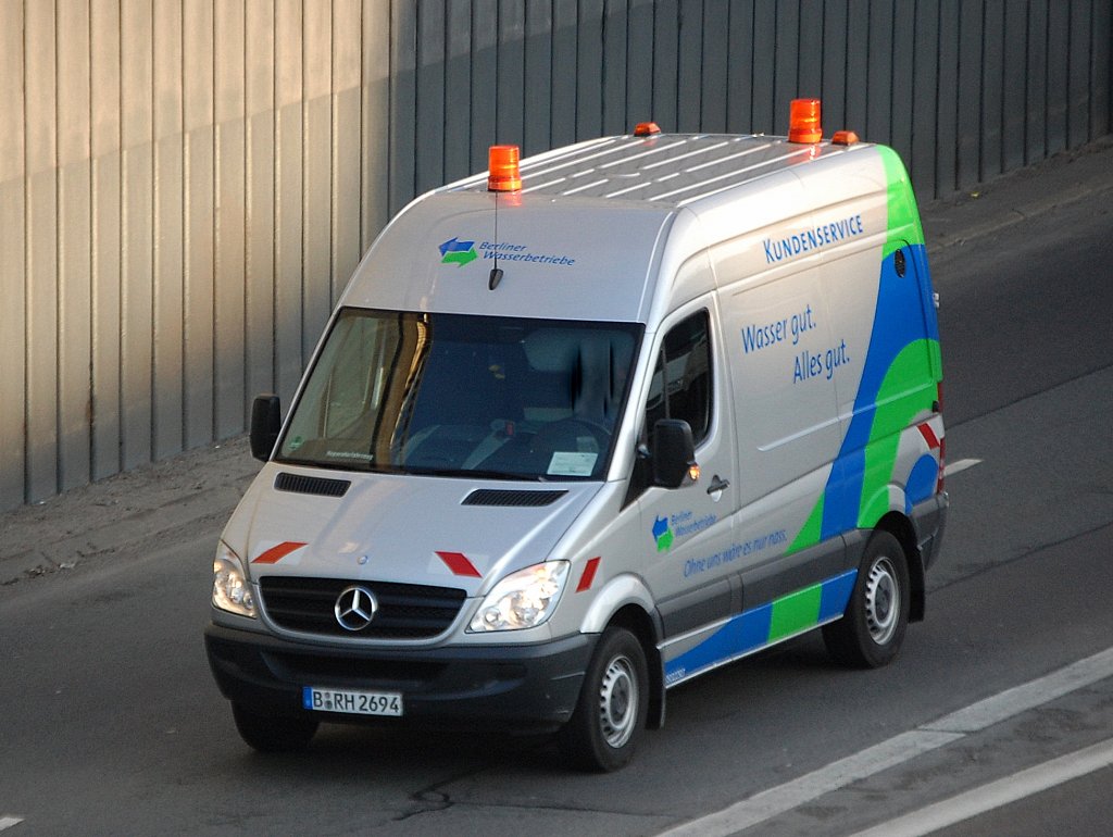 MB Sprinter des Kunderservice der Berliner Wasserbetriebe, 25.03.10 Berliner Stadtautobahn H�he Knobelsdorffstr.