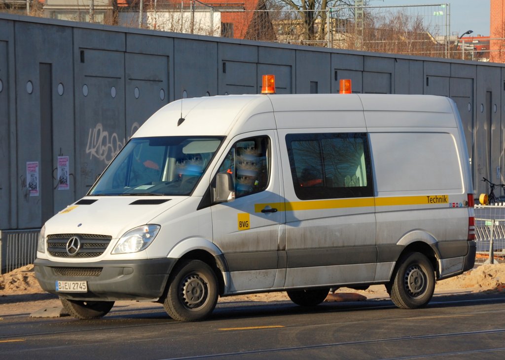 MB Sprinter Transporter der Berliner Verkehrsbetriebe Bereich Technik, 10.01.11 Berlin-Pankow.