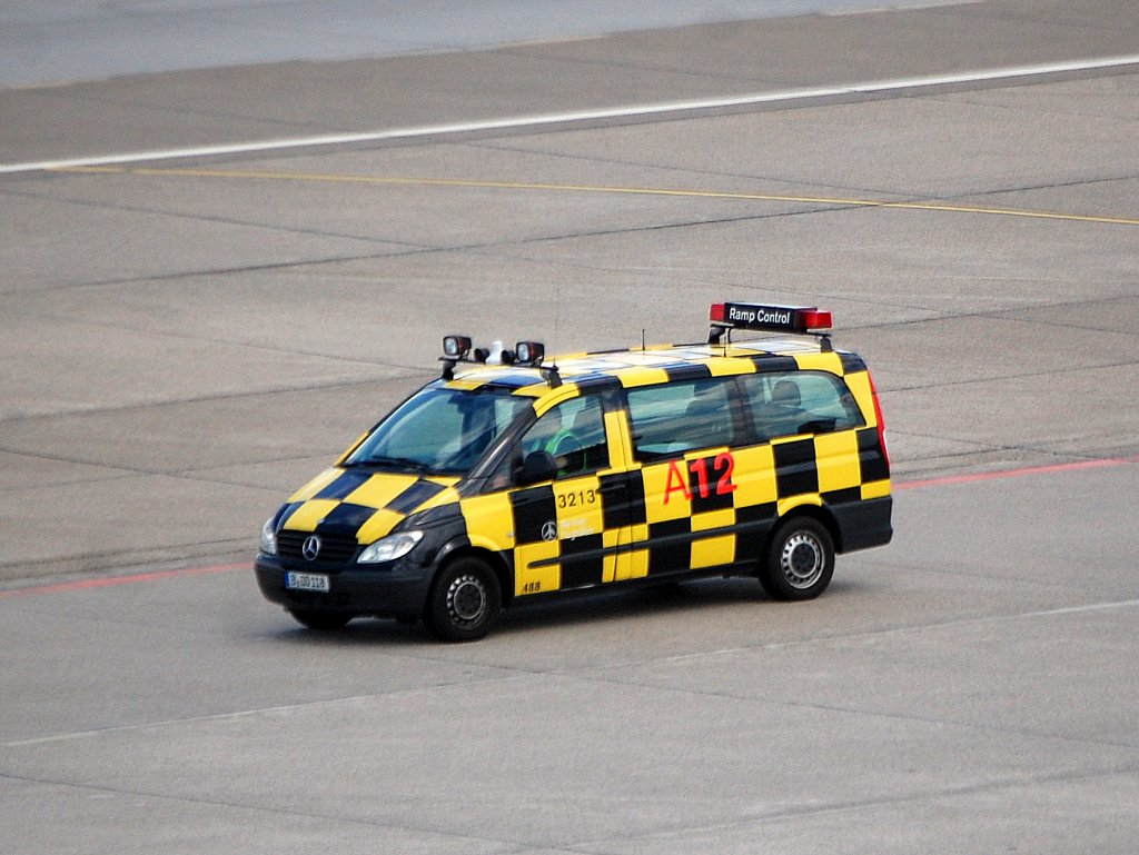 MB Transporter, Ramp Control A12, 09.06.12 Flughafen Berlin Tegel.