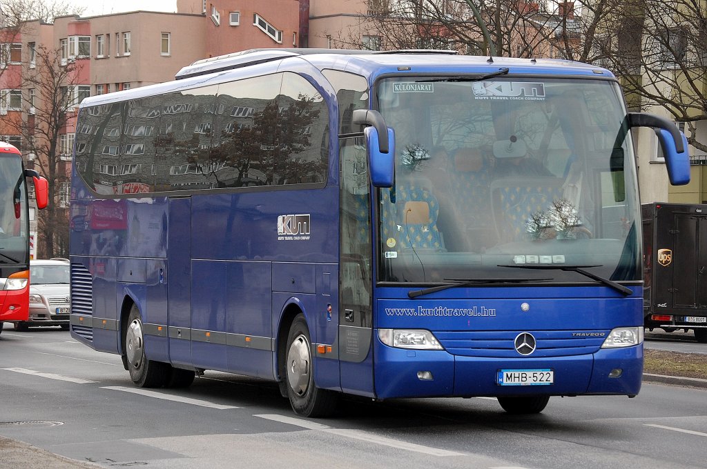 MB TRAVEGO Reisebus des ungarischen Unternehmens KUTI TRAVEL, 08.04.13 Berlin-Beusselbr�cke.