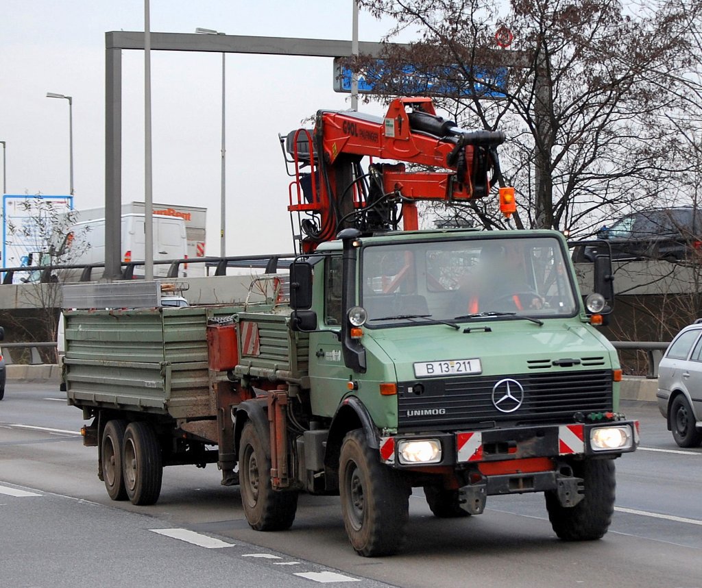 MB UNIMOG mit Hydraulikgreifarm von PALFINGER Typ G90L mit H�nger, Berliner Stadtautobahn H�he Spandauer Damm Br�cke 05.12.08