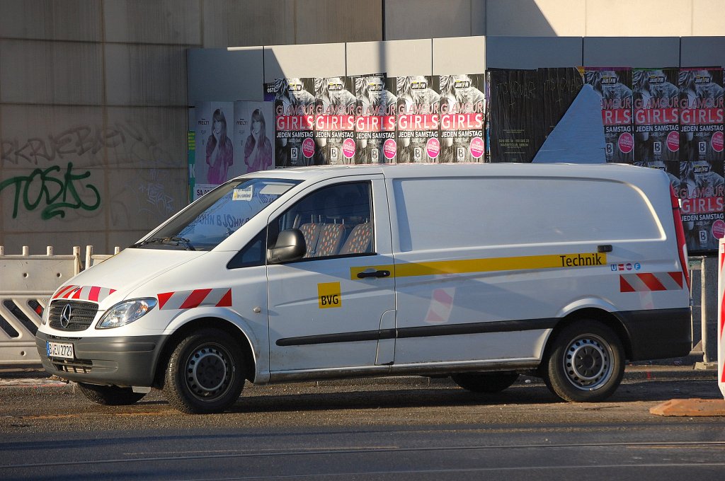 MB Vito Servicetransporter f�r den Bereich Technik der Berliner Verkehrsbetriebe (BVG), 10.01.11 U-Bhf. Berlin-Pankow.