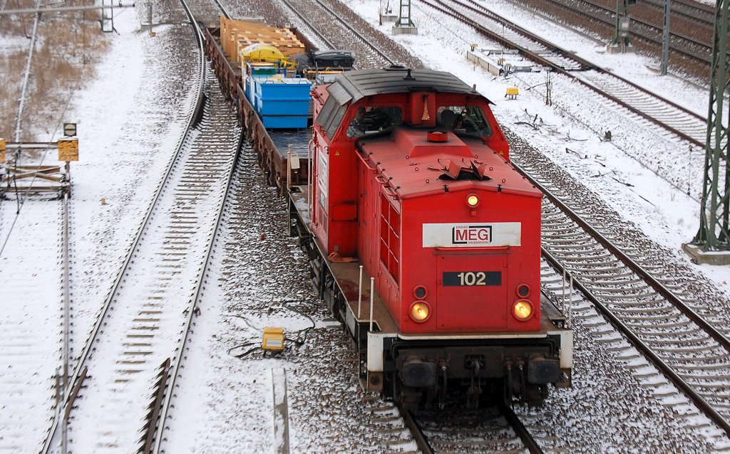 MEG 102 (204 761-1) mit dem t�glichen Betriebszug zu den S-Bahn Betriebswerkst�tten, 17.01.13 Berlin-Beusselbr�cke.