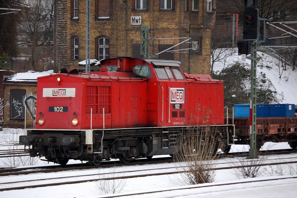 MEG 102 (92 80 1204 761-1 D-MEG) mit Arbeitszug Richtung Berlin-Wedding, 03.01.11 Berlin-Beusselstr.