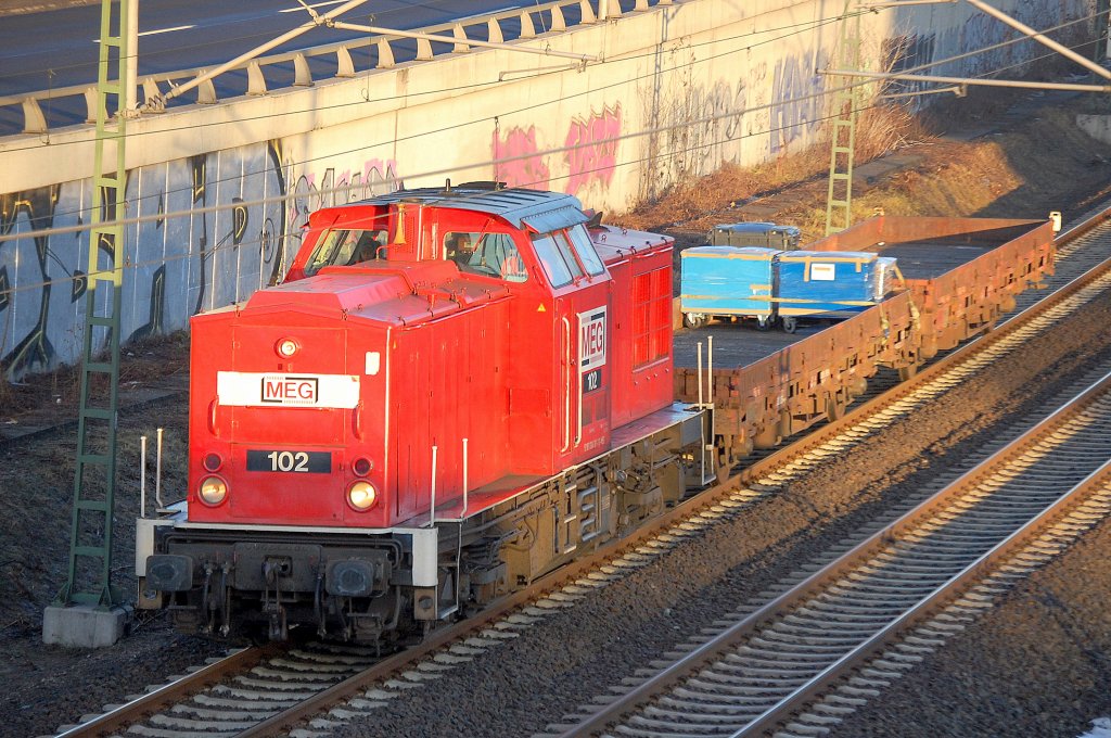 MEG 102 (92 80 1204 761-1 D-MEG) mit Arbeitszug Richtung S-Bahn Betriebsst�tten Berlin-Grunewald, 10.01.11 Berliner Innenring H�he Knobelsdorffbr�cke.