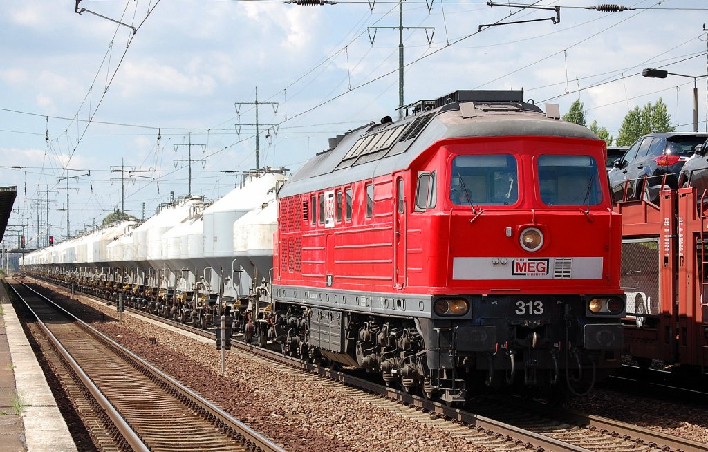 MEG 313 (232 068-7) mit Ganzzug Zementstaubsilowagen auf dem R�ckweg zum Zementwerk am R�derdorfer Tagebau, 01.08.13 Bhf. Flughafen Berlin-Sch�nefeld.