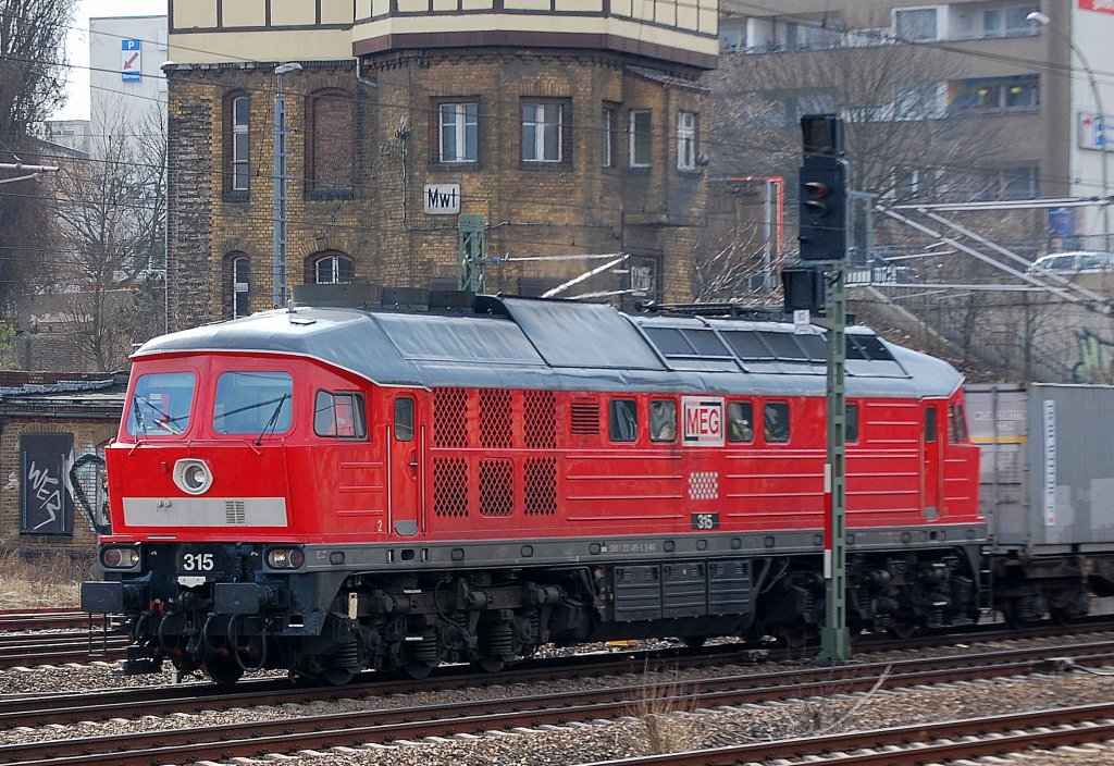 MEG 315 (92 80 1232 489-5 D-MEG, Bj.1976) mit Containerzug Richtung Berlin-Wedding, 23.03.10 Berlin Gbf. Moabit.  