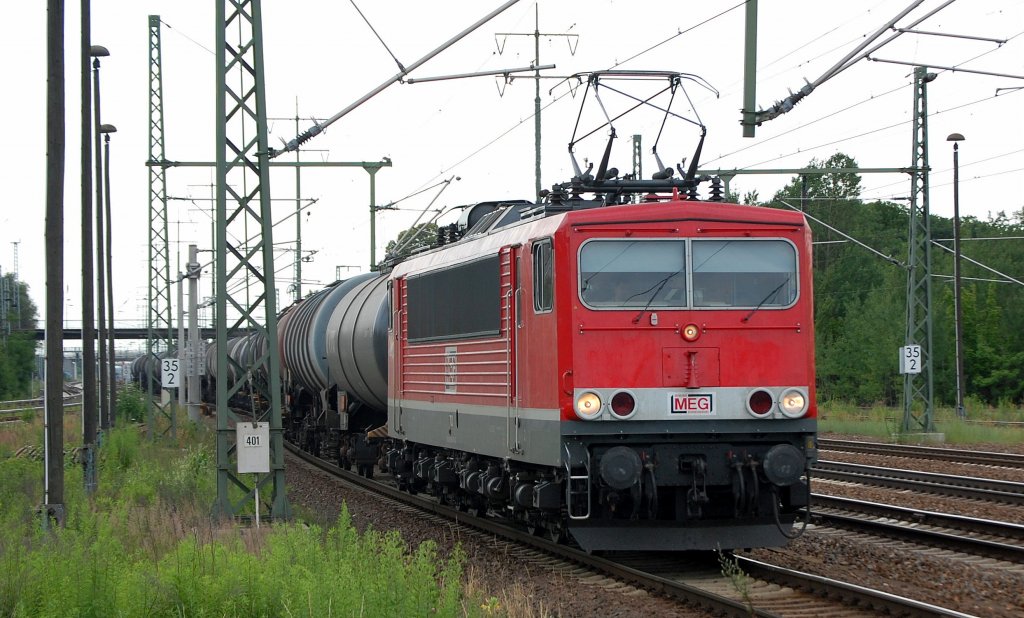 MEG 703 (91 80 6155 184-5 D-MEG) mit Kesselwagenzug am 29.06.12 Bhf. Flughafen Berlin-Sch�nefeld.