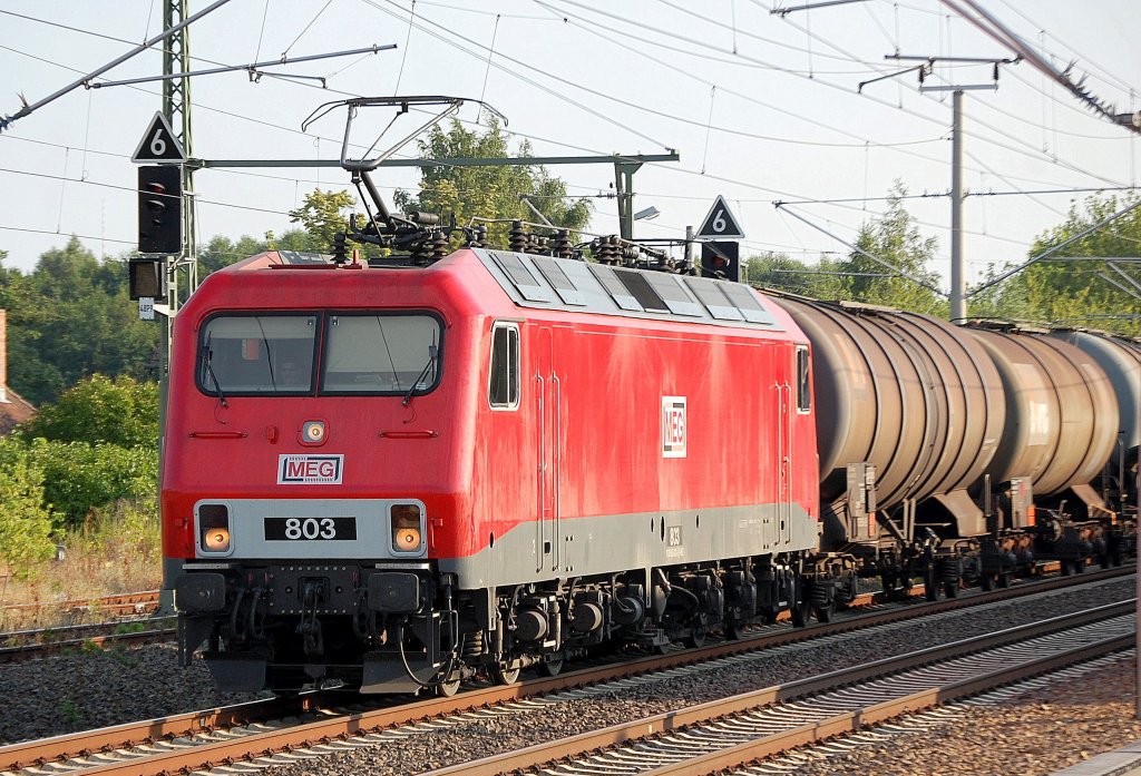 MEG 803 mit Kesselwagenzug Richtung Schwedt �ber Bernau, 21.07.10 Berlin-Blankenburg.