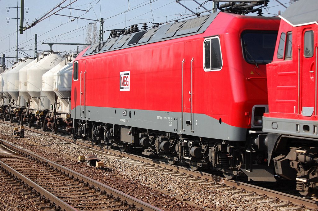 MEG 804 (91 80 6156 004-4 D-MEG9 am Haken von MEG 315 am 28.03.12 Bhf. Flughafen Berlin-Sch�nefeld.