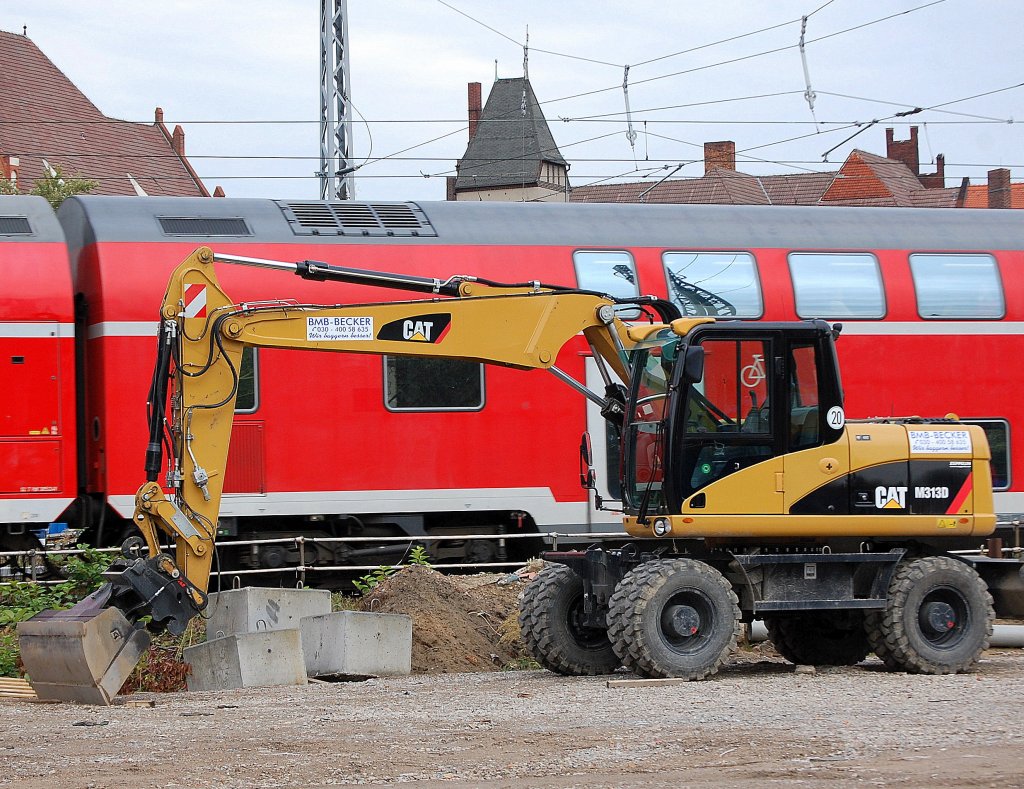 Mietbagger, ein CAT M313D auf der Gro�baustelle Berlin-Ostkreuz, 03.10.09