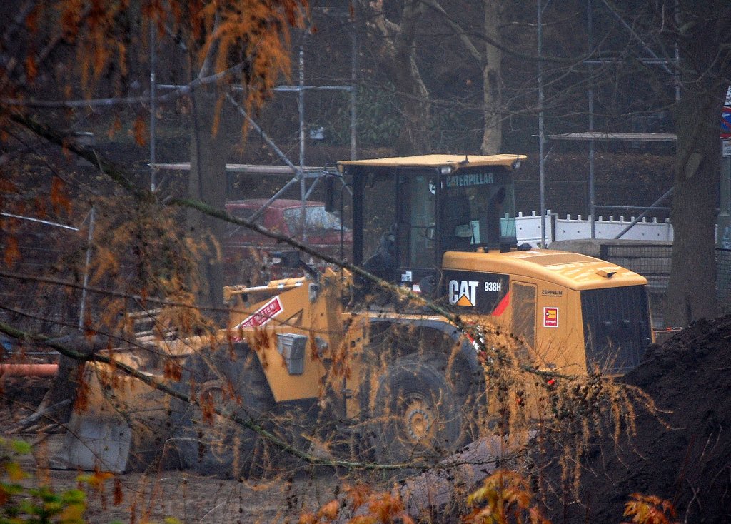Mietbaumaschine, ein CAT 938H Radlader, 20.11.12 Berlin-Karow.