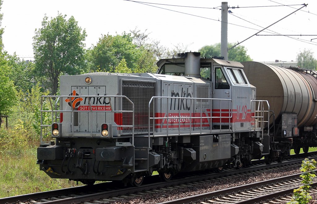 Mindener Kreisbahnen GmbH mit iher V 19 (92 80 1277 808-2 D-MKB) und Kesselwagenzug Richtung Blankenburg, 08.05.13 Berlin-Pankow.