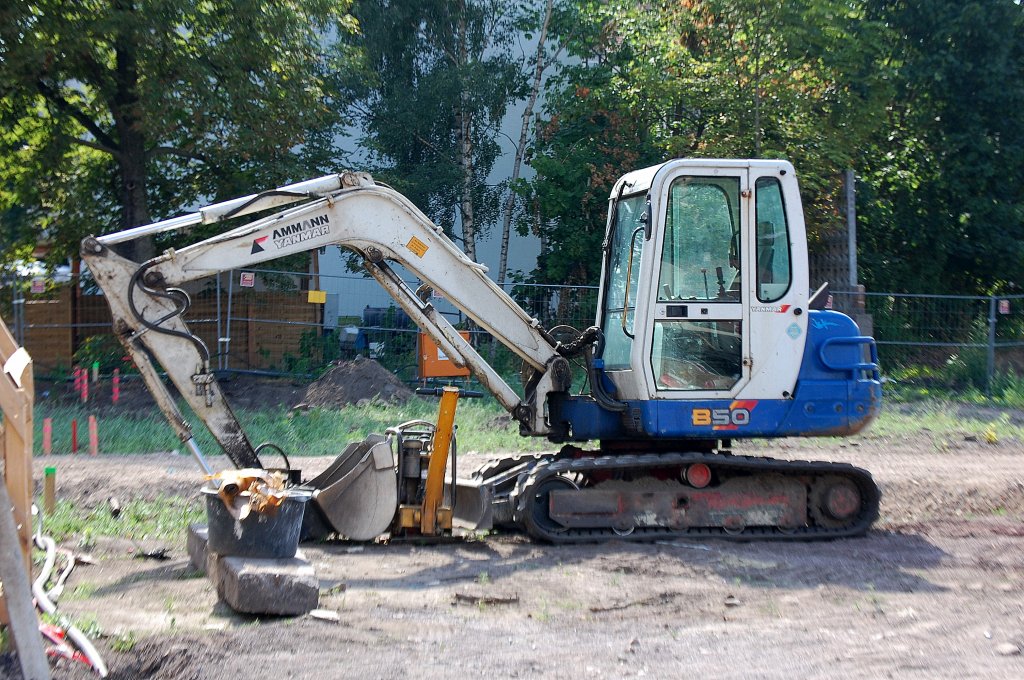 Minibagger AMMANN YANMAR Typ B50, 13.07.10 Berlin-Nidersch�nhausen.